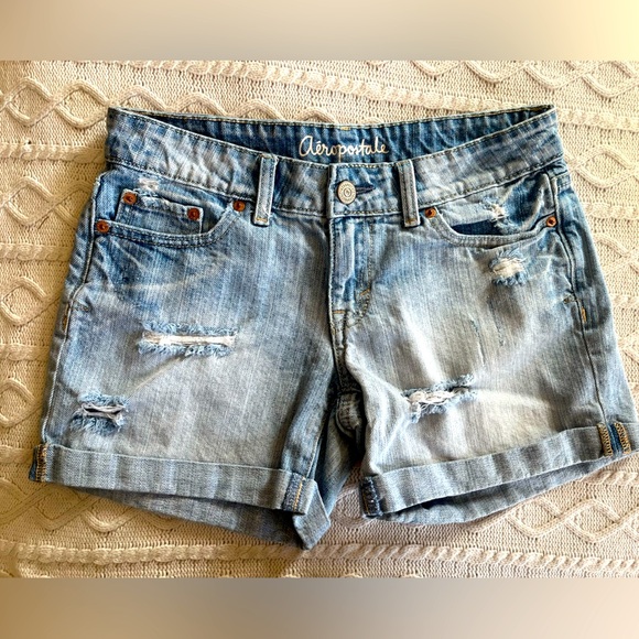 Aeropostale Light Wash Denim Shorts Boyfriend Style Size 2 - Picture 1 of 12